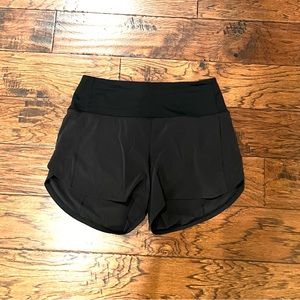 Lululemon Speed Up High Rise Lined Short 4”. Size 8. Black.